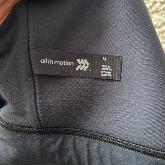 5/$20 All in Motion Black Activewear Top - Picture 3 of 3